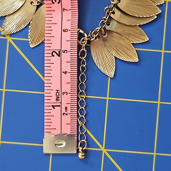 1/$5 or 3/$10 Vintage Gold-toned Feather/ Leaf Bracelet with lobster claw clasp. - Picture 7 of 8